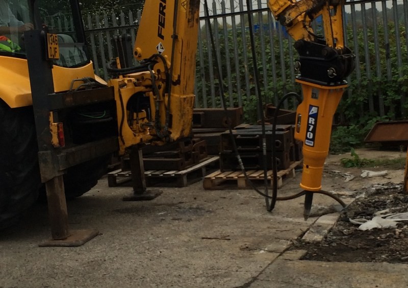 Młot hydrauliczny do koparko-ładowarki JCB 3CX CAT 428 CASE 580 — zdjęcie 3