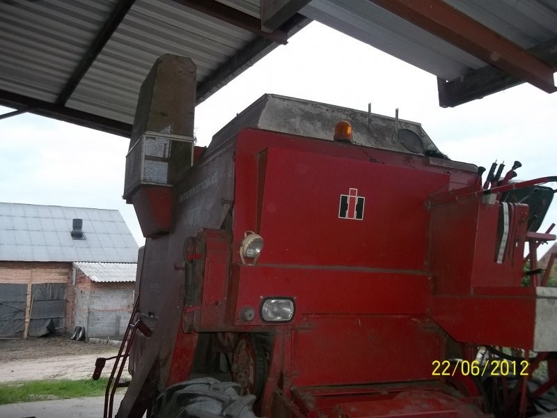 kombajn zbożowy INTERNATIONAL 431 — zdjęcie 3