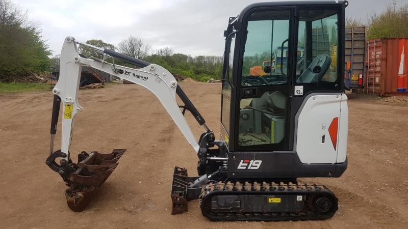 Bobcat E19 z 2014 roku - minikoparka sprzedam — zdjęcie 1