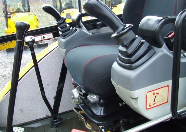 Koparka gąsienicowa JCB 8052 z roku 2004. — zdjęcie 4