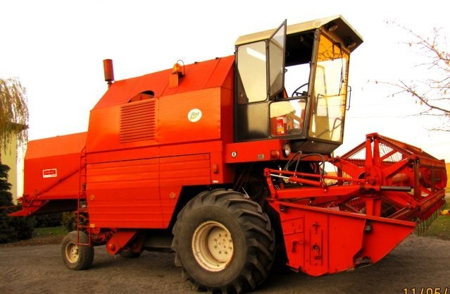 Sprzedam kombajn zbożowy Bizon Rekord Z058 — zdjęcie 2