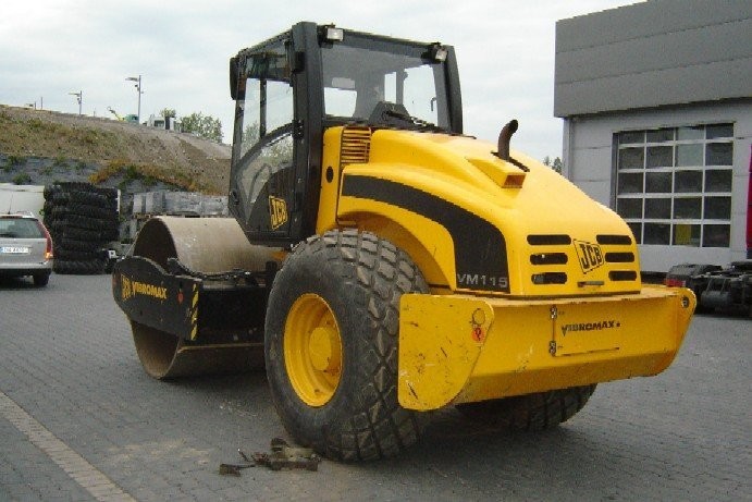 WYNAJEM - WALEC JEDNOBĘBNOWY JCB VM 115D vibromax. — zdjęcie 3