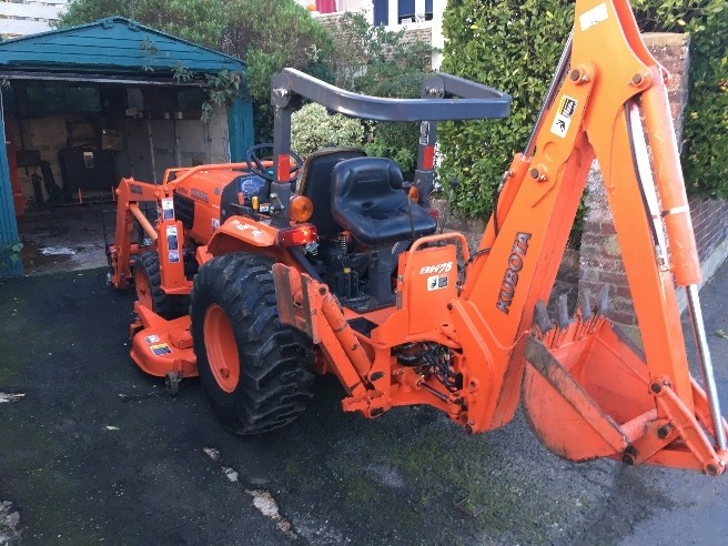 Ciągnik Kubota B7-800 + Akcesoria — zdjęcie 2