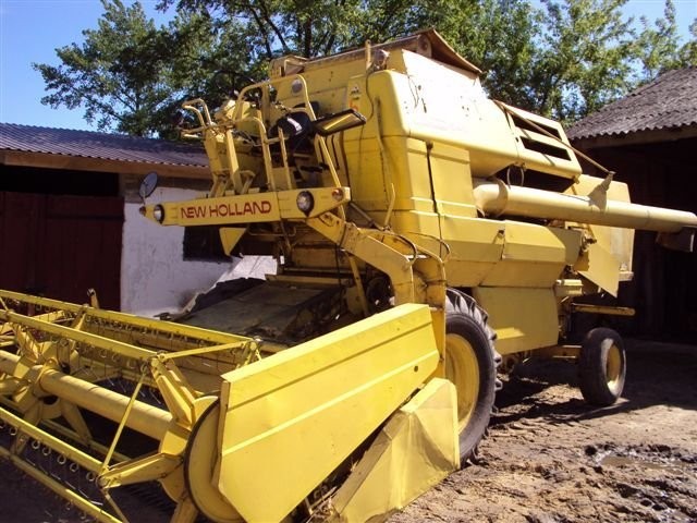 Kombajn zbożowy New Holland 1540 — zdjęcie 5