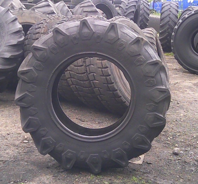 (G78) Opona 16.9 R26 Pirelli — zdjęcie 2