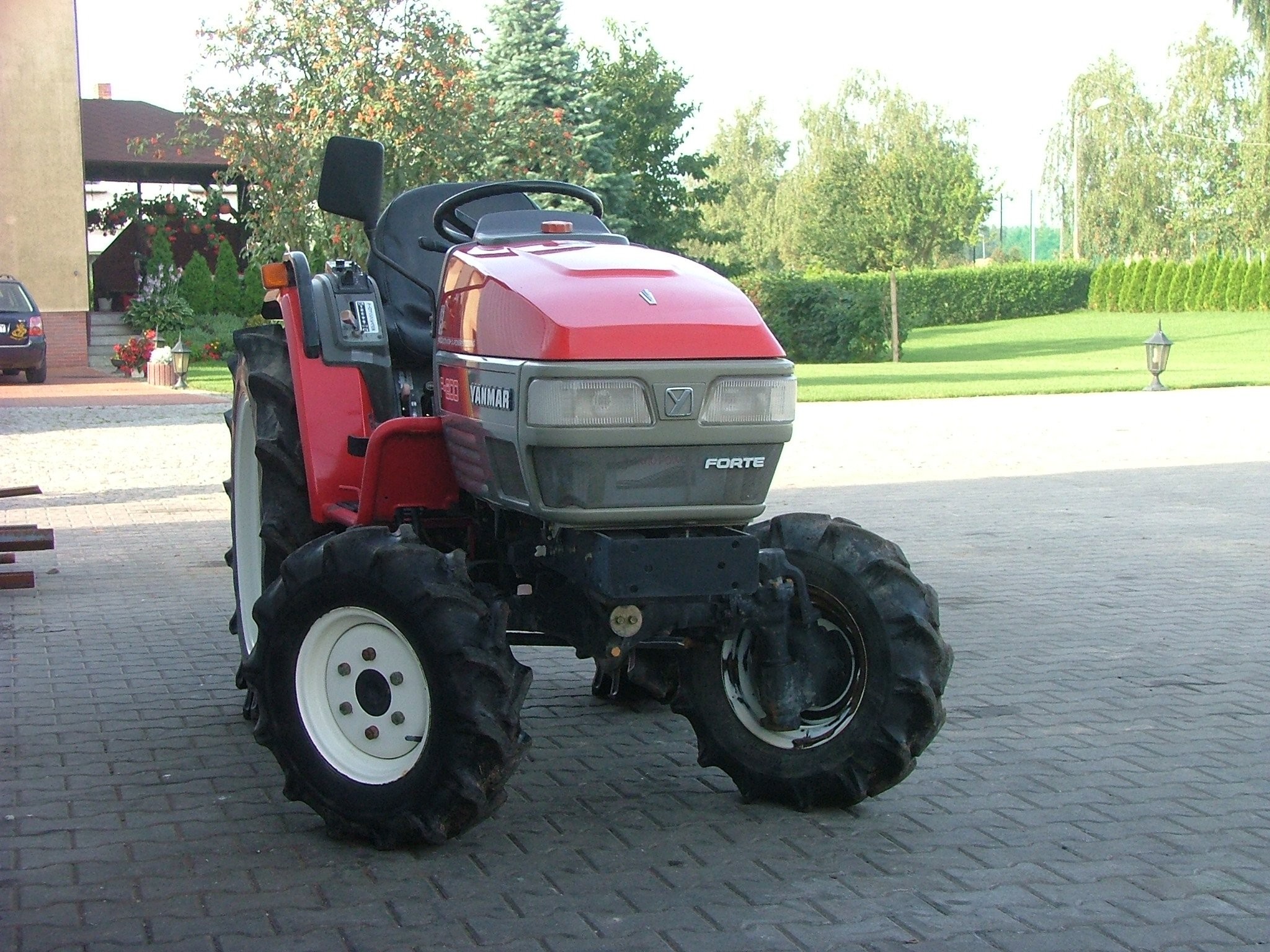 Mini traktorek Yanmar F200, 20KM, 4x4 — zdjęcie 4