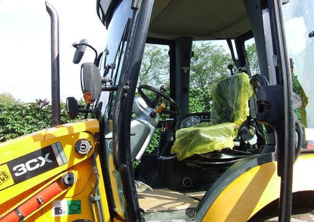 Koparko Ładowarka JCB 3CX Contractor z roku 2003 — zdjęcie 3
