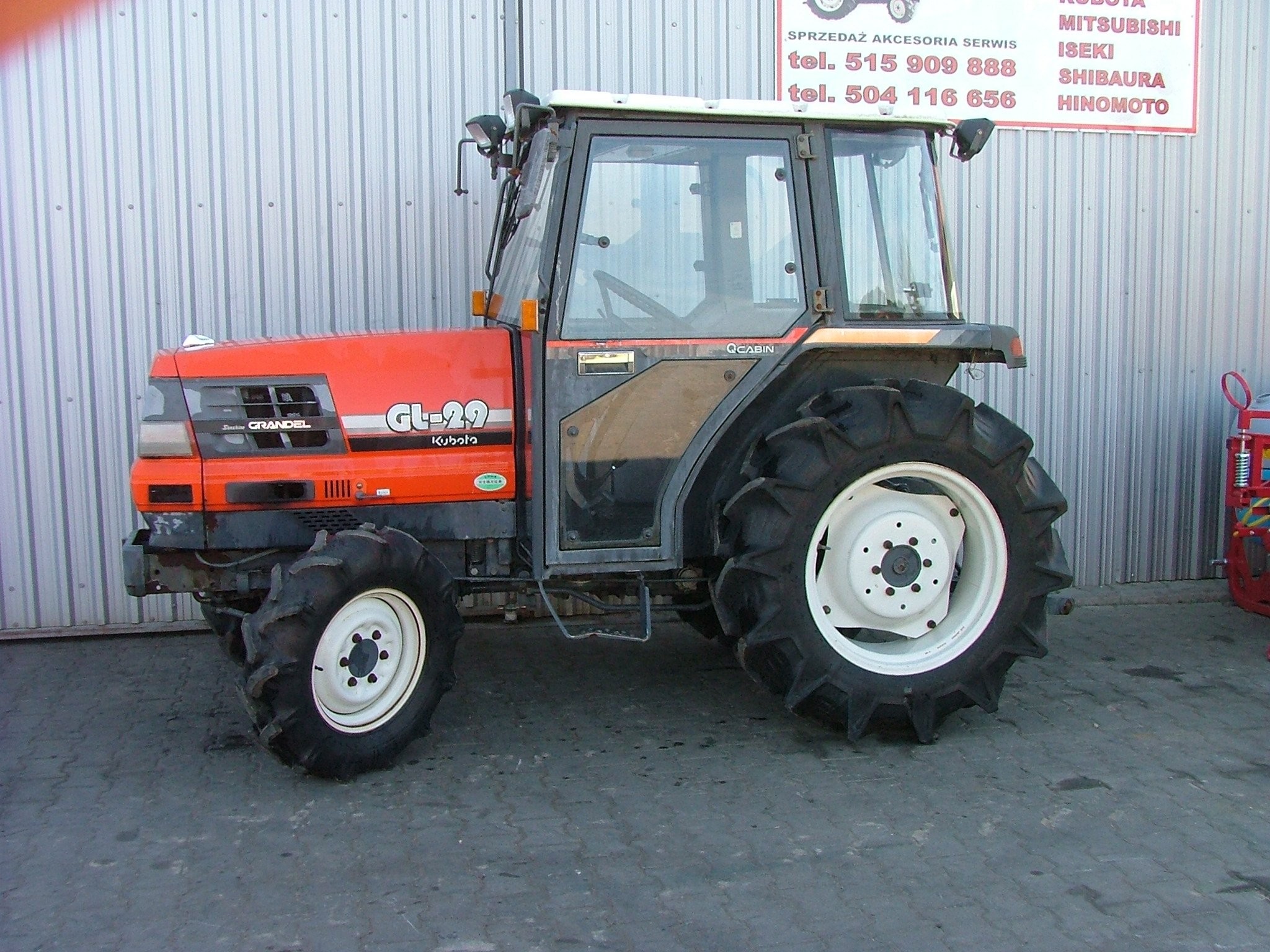 Mini traktorek Kubota Gl-29 z kabiną — zdjęcie 2
