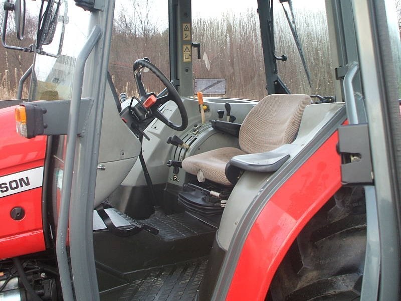Massey Ferguson 4235 2000 — zdjęcie 1