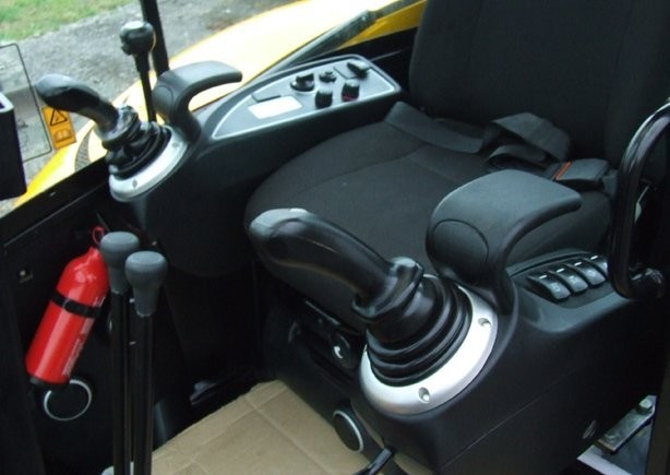Minikoparka gąsienicowa JCB 8065 ZTS z roku 2011. — zdjęcie 4