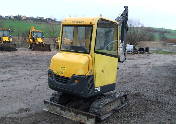 Minikoparka gąsienicowa Volvo EC20 z roku 2006. — zdjęcie 3