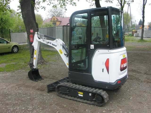 Sprzedam koparkę Bobcat E17 z 2014 roku - jak nowa — zdjęcie 2