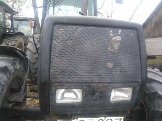 Maska,grill valmet valtra 8150,8750,8450,8800,8600,8050 części skrzyni — zdjęcie 1