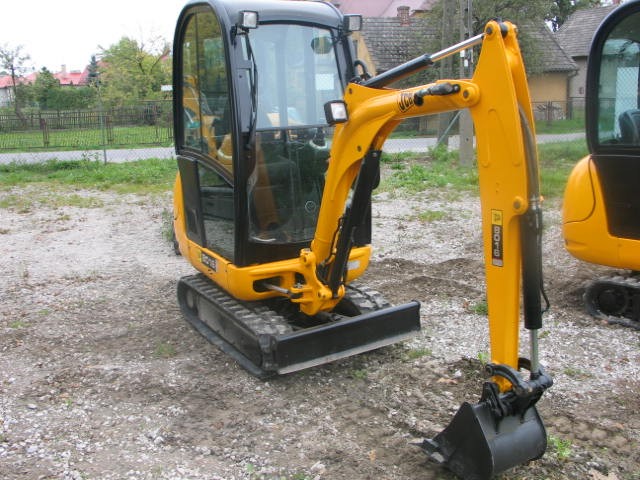 Minikoparka JCB 8016 z 2010 roku - sprzedam — zdjęcie 3
