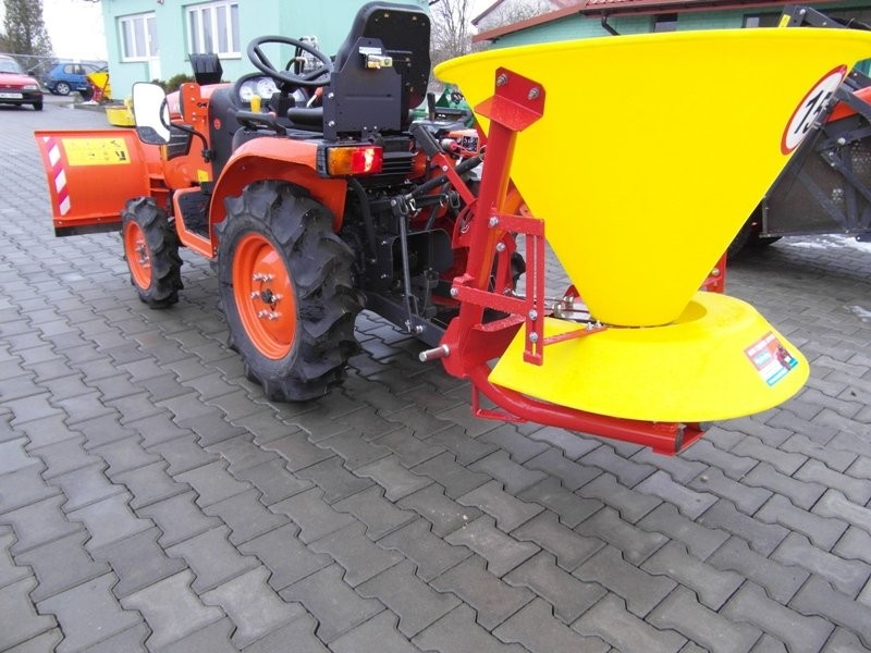 Nowy Mini ciągnik KUBOTA B1620 z pługiem i posypyw — zdjęcie 3