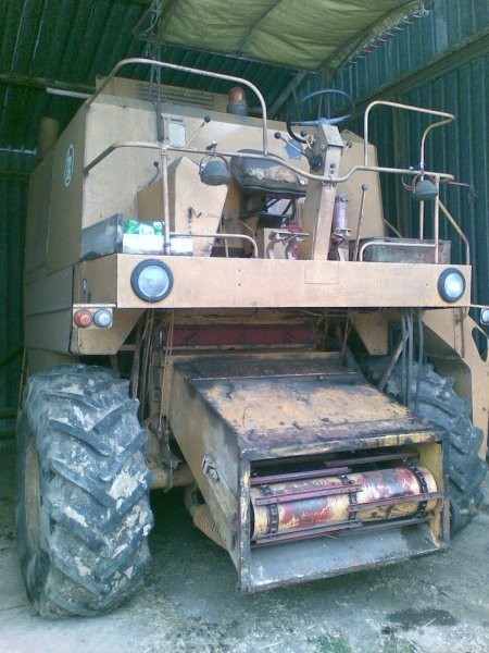 Sprzedam kombaj zbozowy Bizon Super z056 — zdjęcie 1