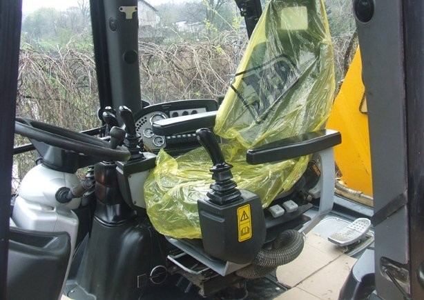 Koparko ładowarka JCB 3CX Contractor z roku 2004. — zdjęcie 2