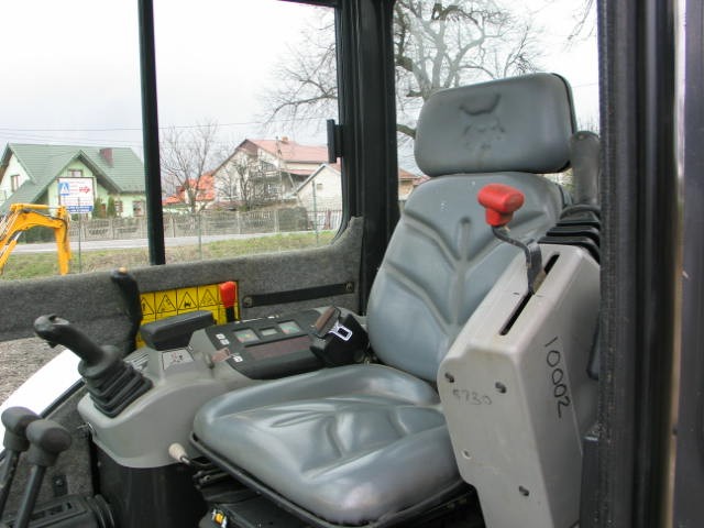 Koparka Bobcat 425 2009 - niski przebieg, 3 łyżki — zdjęcie 7