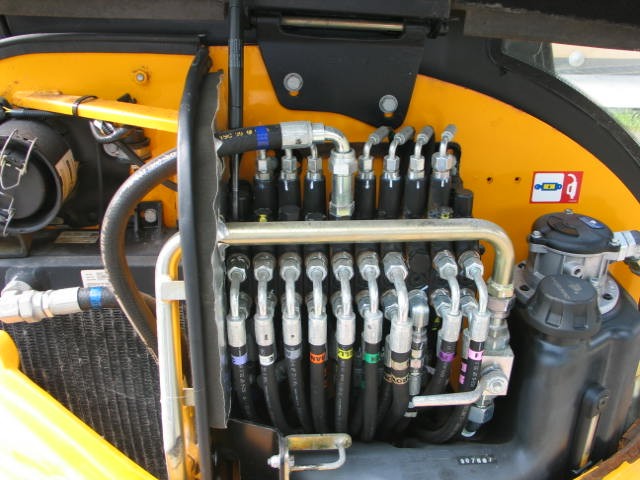 Sprzedam koparkę gąsienicową JCB 8025 zts z 2010r. — zdjęcie 7