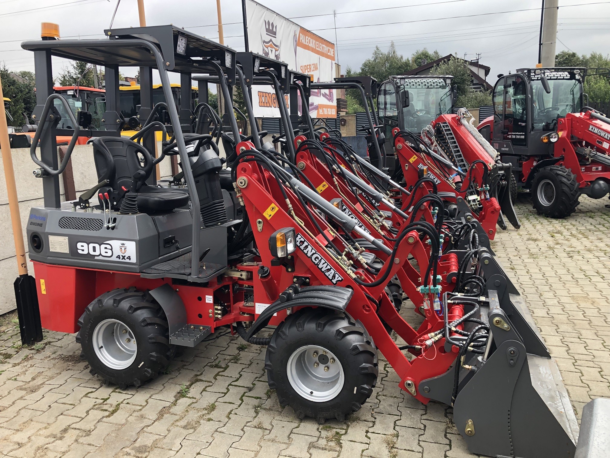 Ładowarka przegubowa KINGWAY 906  udźwig 700 kg silnik Perkins — zdjęcie 3