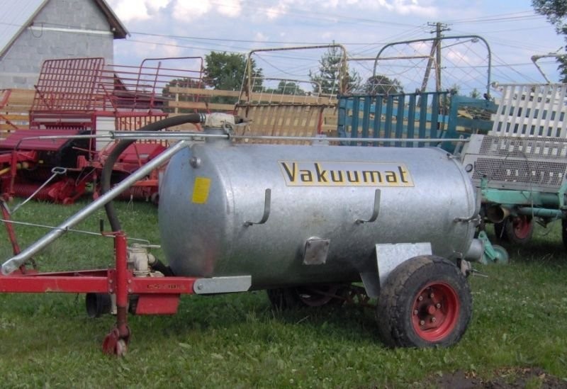 BECZKOWÓZ 1800L — zdjęcie 1
