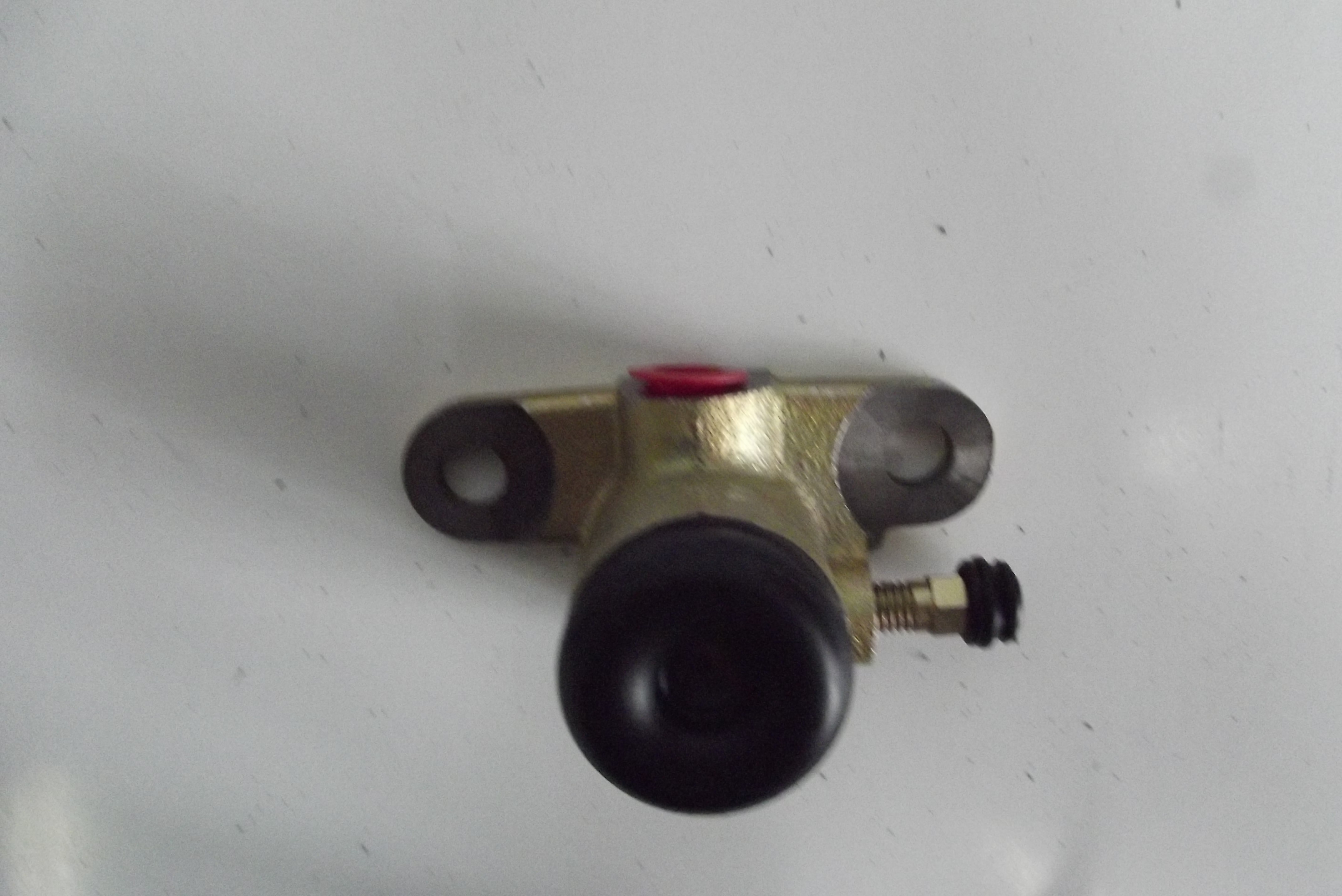 Cylinder hamulca lewy/prawy URSUS C 385 — zdjęcie 3