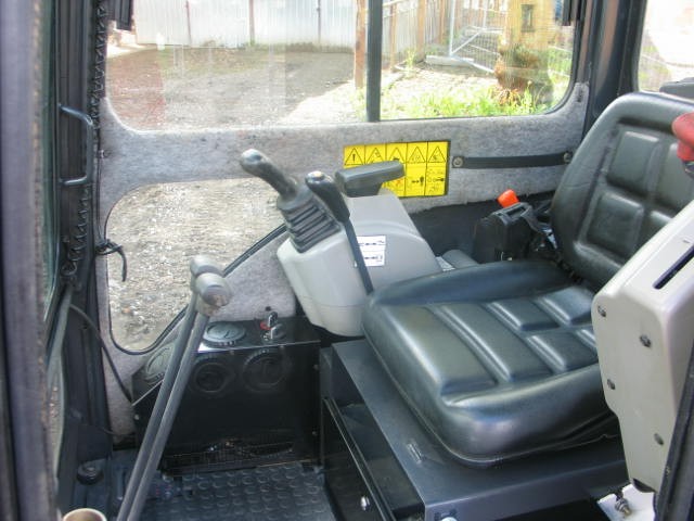 Bobcat E14 z 2010 roku - super stan — zdjęcie 6