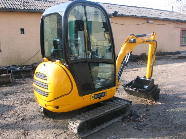 Minikoparka JCB 8018 - 2010 rok - niski przebieg — zdjęcie 4
