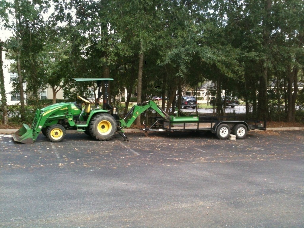 Ciągnik John Deere-3 3 2 0 — zdjęcie 4
