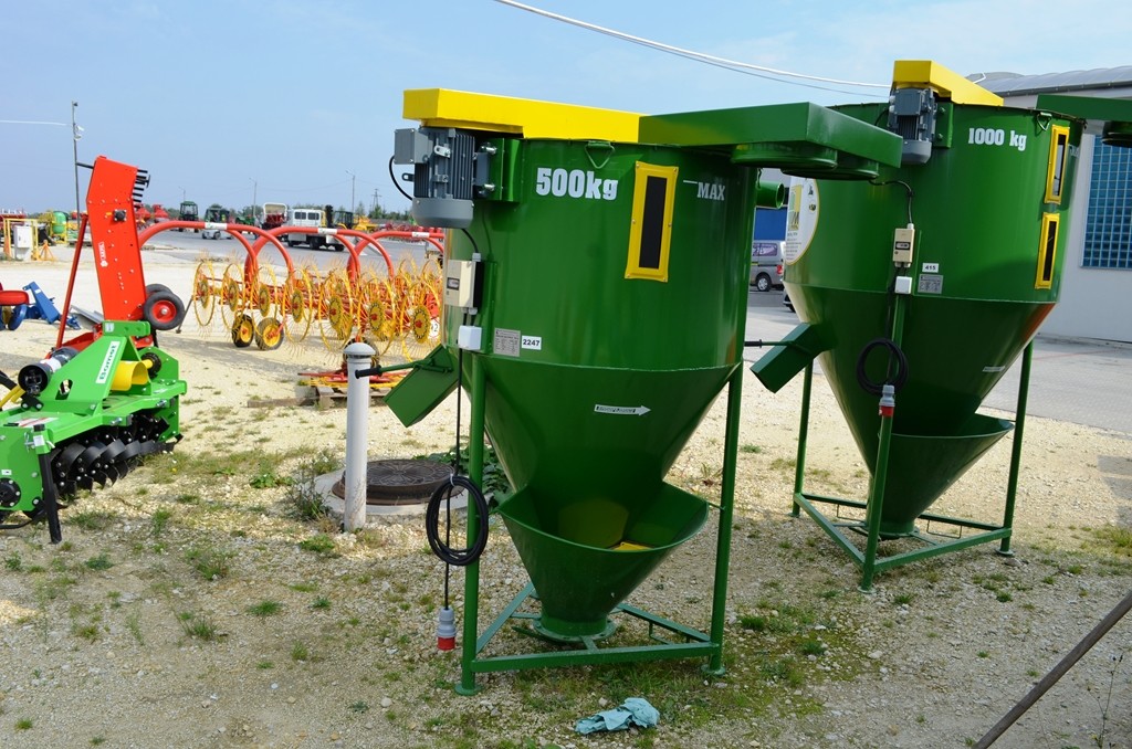 Mieszalnik pasz M-ROL 500kg PROMOCJA! DO WYCZEPRANIA ZAPASÓW! — zdjęcie 2