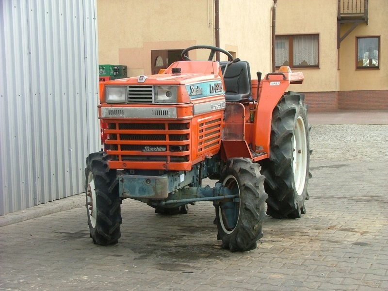 Mini traktorek Kubota L1-225 — zdjęcie 3
