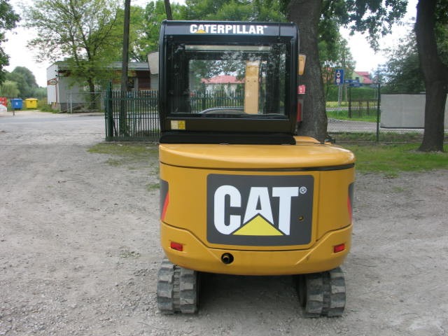 CAT 3025 z 2010 roku - mini koparka — zdjęcie 3