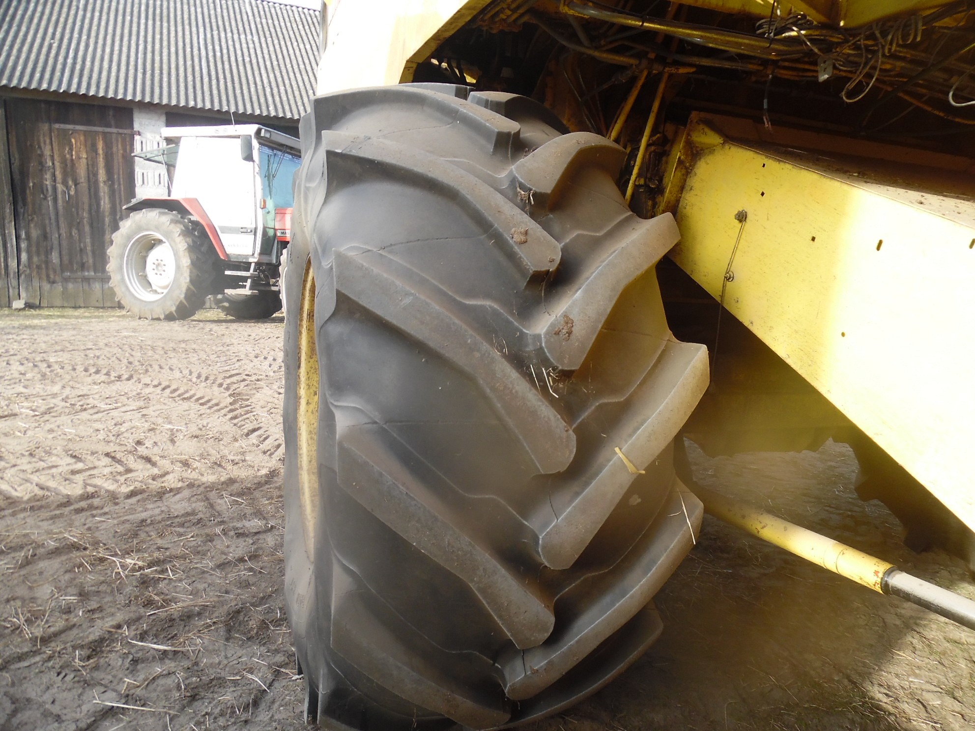 Kombajn New Holland TF44 z sieczkarnią w całości lub na części  — zdjęcie 5