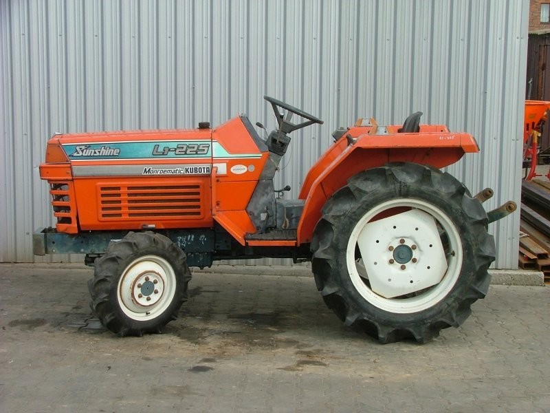 Mini traktorek Kubota L1-225 — zdjęcie 4