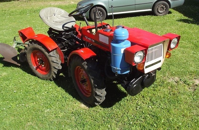 Dobry stan ciągnik TZ-4K-I4 4x4 + akcesoria — zdjęcie 1