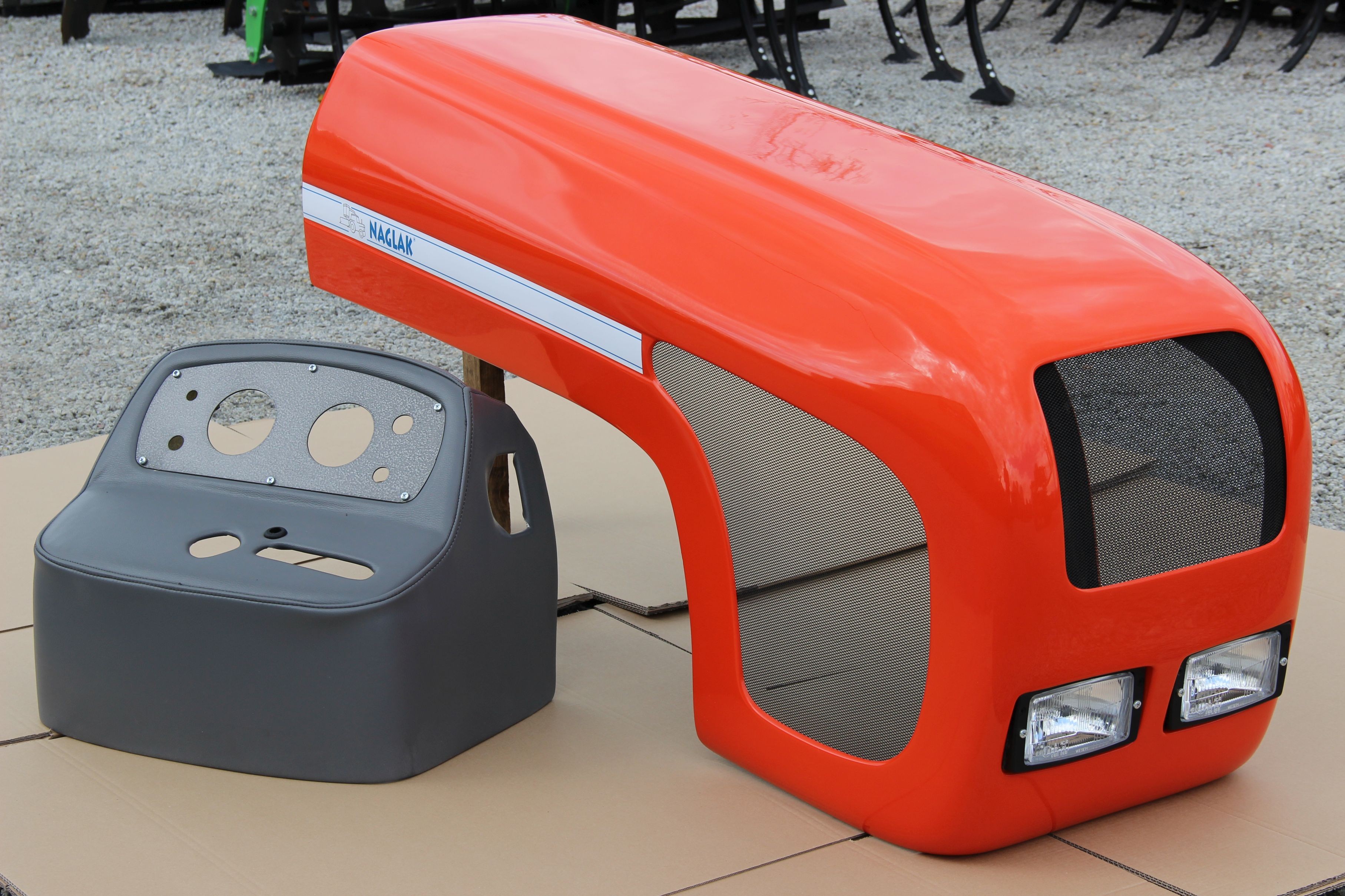 Maska z pulpitem Ursus maski tworzywo C360 C-360 Naglak model MN1 — zdjęcie 7
