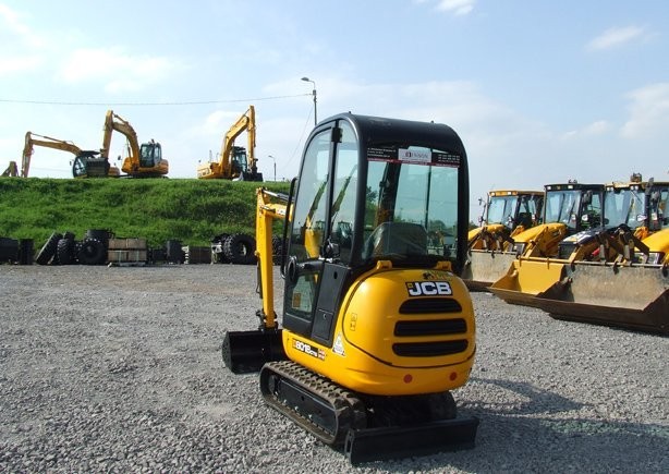 JCB 8018 CTS z roku 2011--- — zdjęcie 3