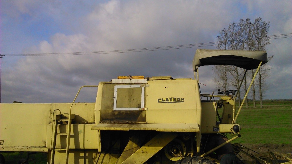 Kombajn zbożowy New Holland Clayson M 135 — zdjęcie 4