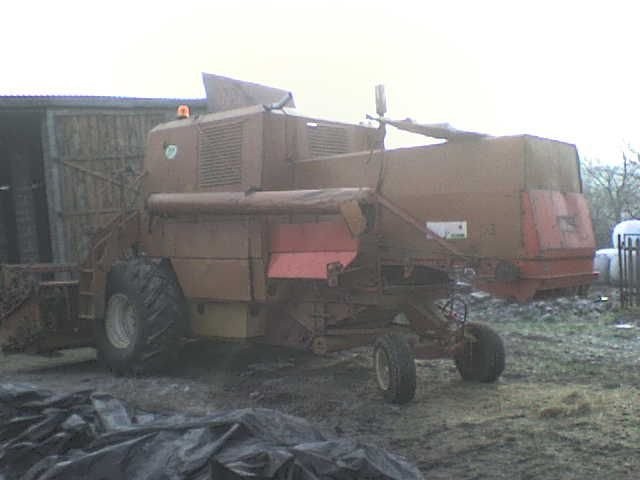 pilnie sprzedam kombajn zbozowy Bizon Z056/5  z sieczkarnia 1987 rok — zdjęcie 3