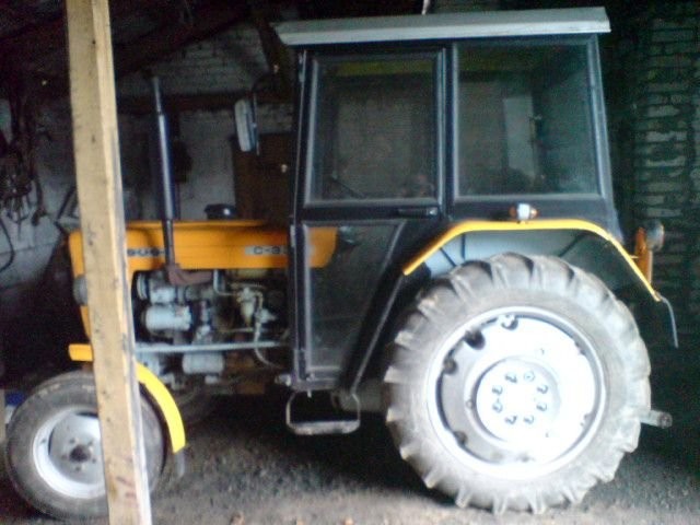 Ciągnik URSUS C-330 — zdjęcie 1