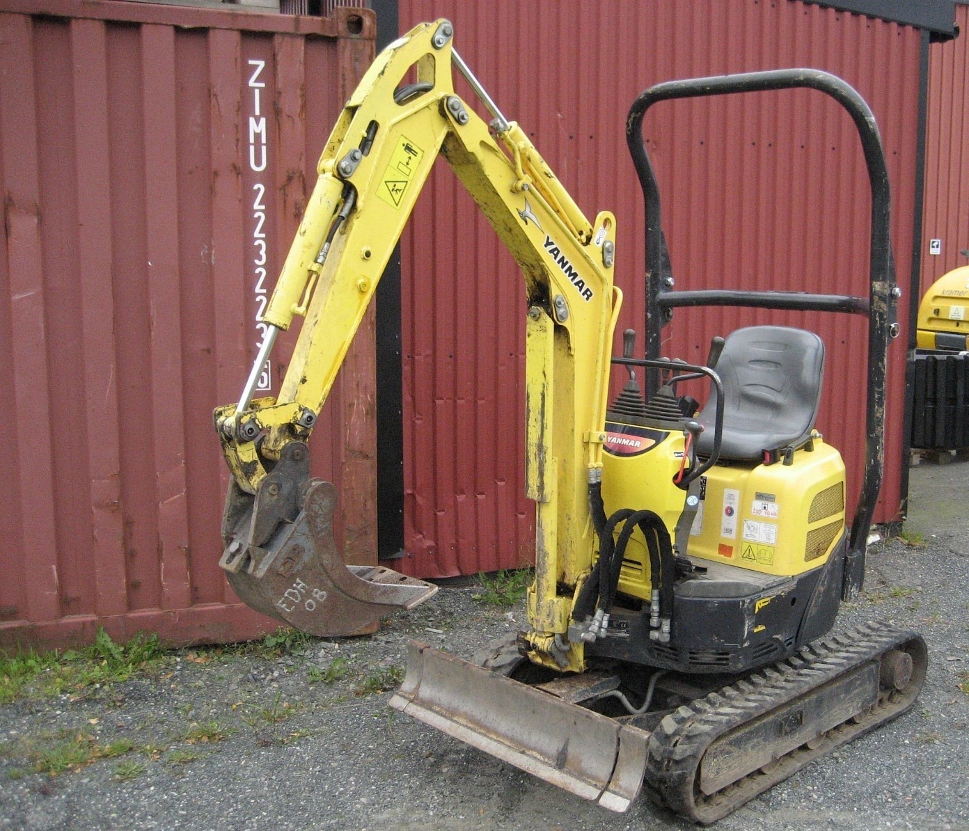 Minikoparka == Yanmar VIO IO 2A — zdjęcie 1