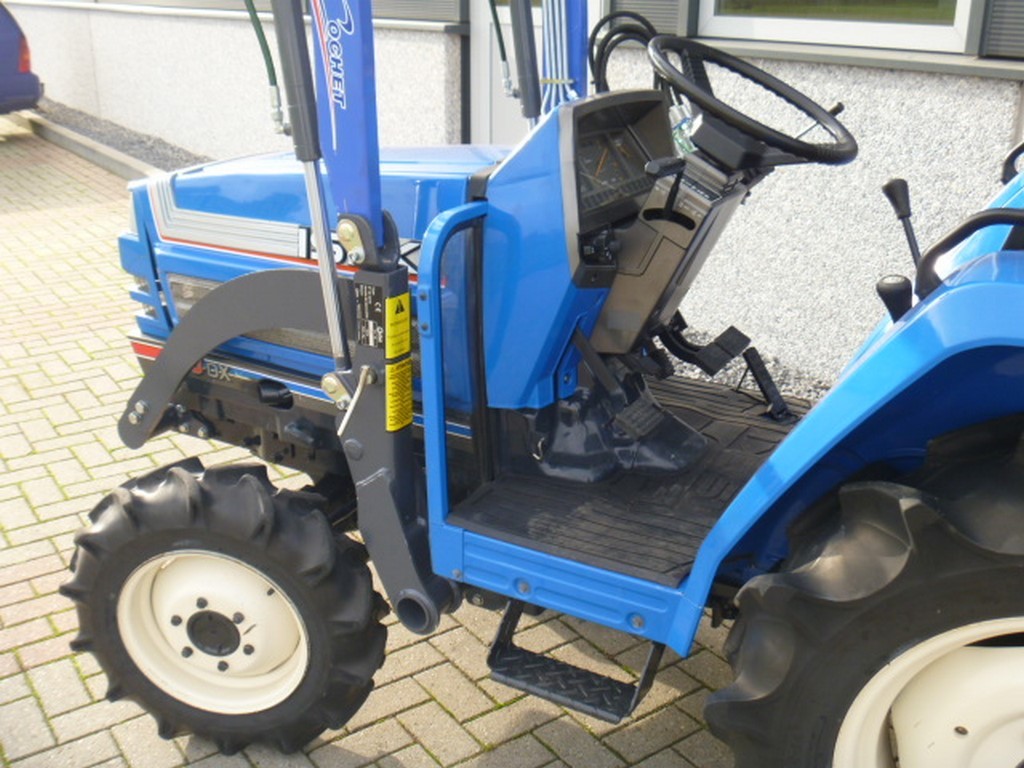 Iseki TA215 ciagnik rolniczy  — zdjęcie 3