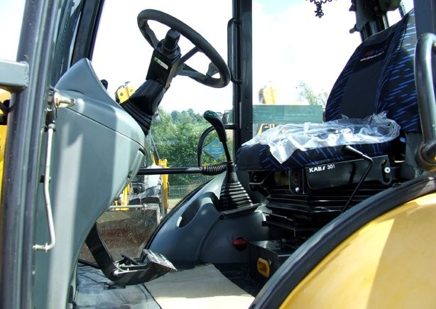 koparko ładowarka Komatsu WB 97s z roku 2006... — zdjęcie 4