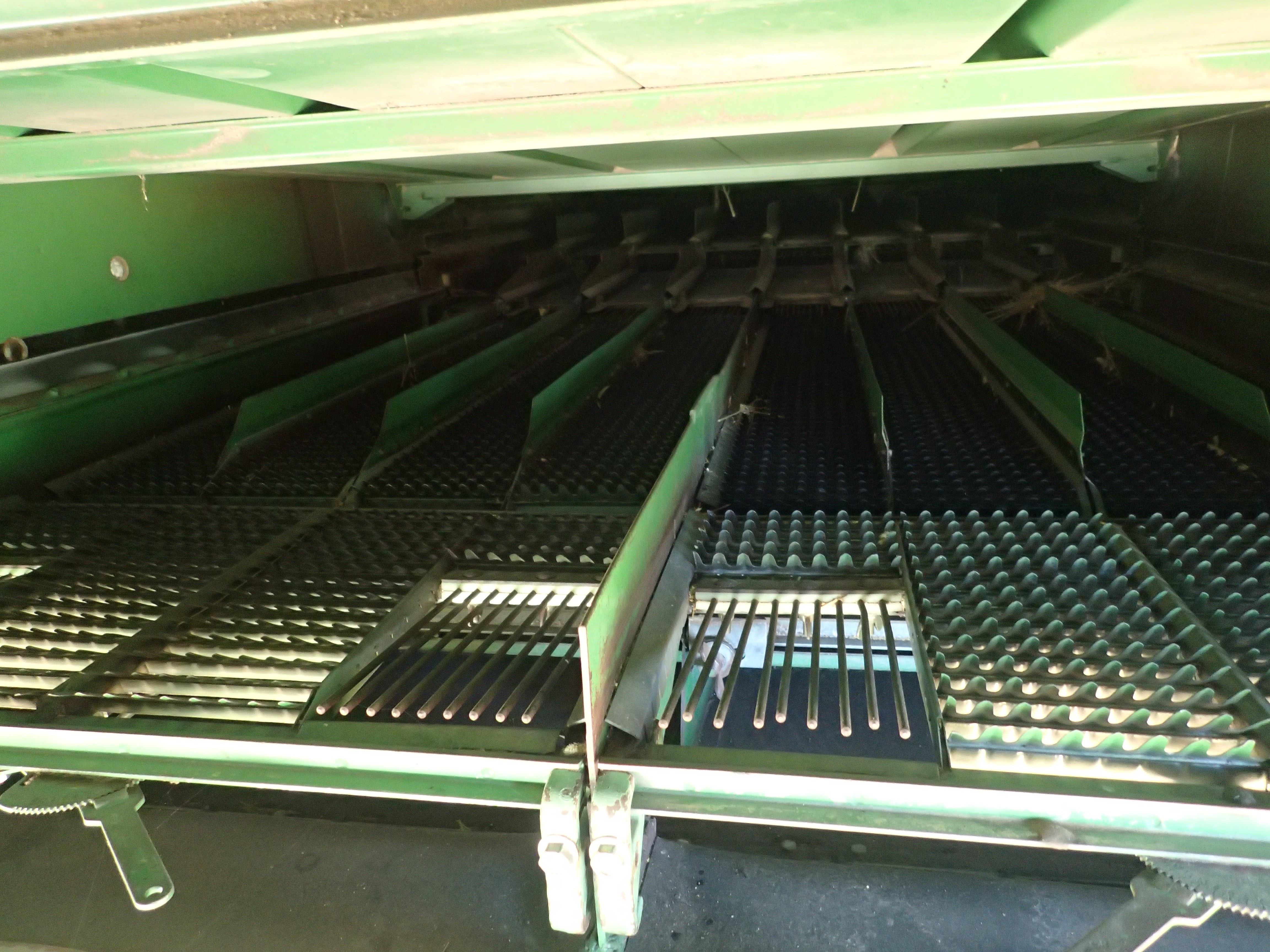 Kombajn zbozowy John Deere 2264  — zdjęcie 3