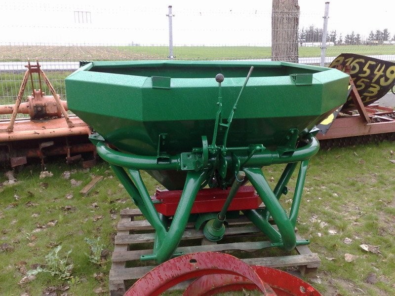 NAWOZIARKA AMAZONE 600L ROZSIEWACZ NAWOZÓW — zdjęcie 1