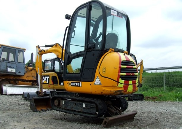 minikoparka JCB 8018 - rozsuwane podwozie — zdjęcie 1
