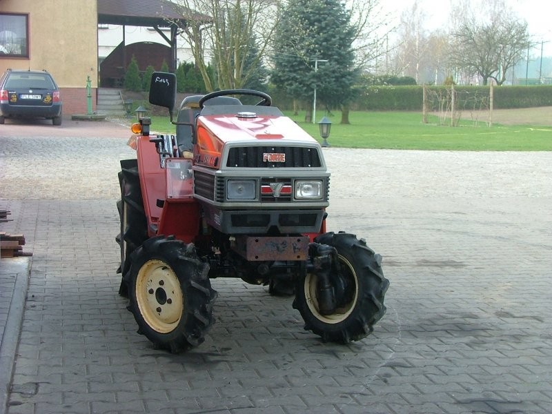Mini traktorek Yanmar F145, 14,5KM, 4x4 — zdjęcie 4
