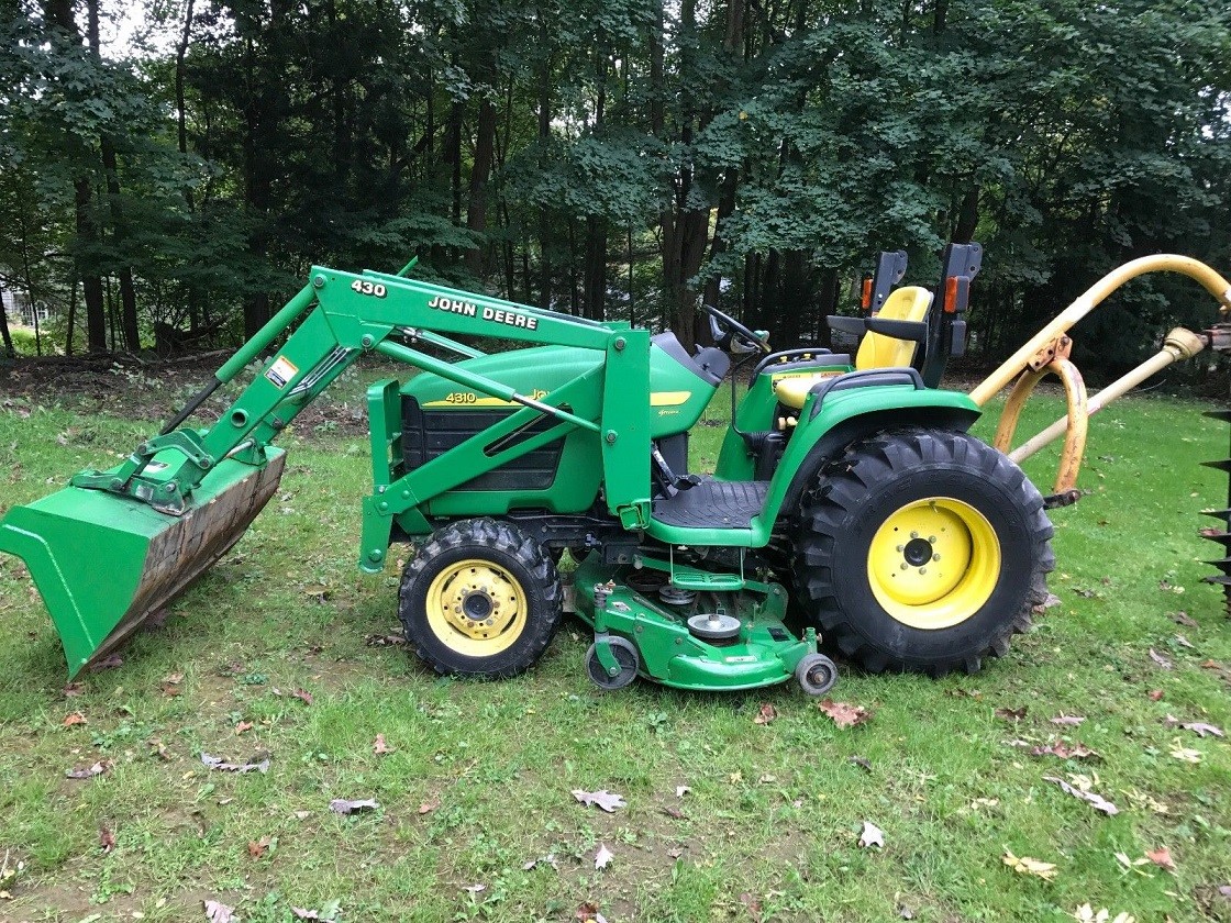 Ciągnik John Deere 43IO — zdjęcie 1