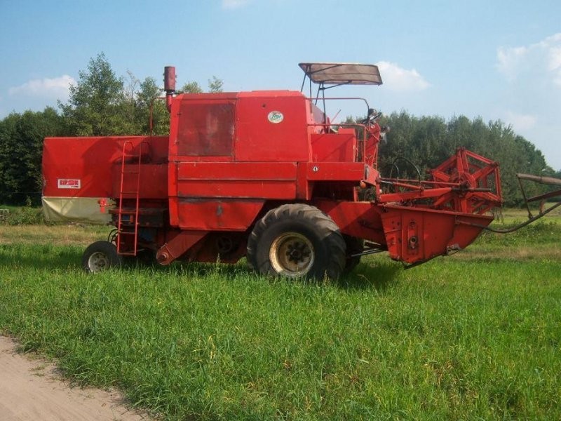 kombajn bizon z056 z 1986 roku — zdjęcie 1