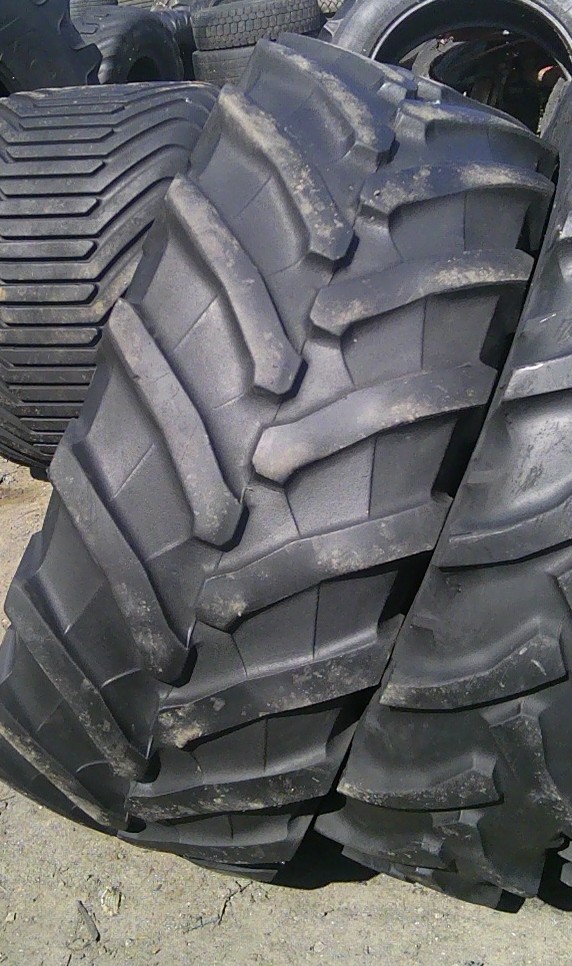 (G40) Opona 540/65 R30 Pirelli TM800 — zdjęcie 1